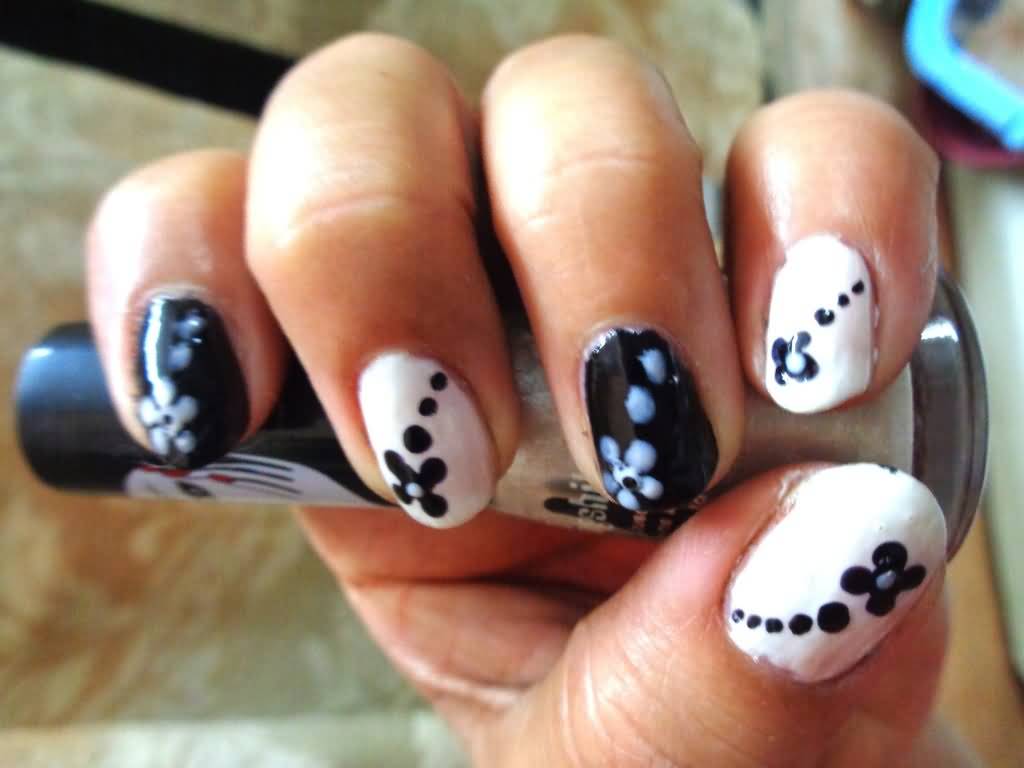 Black And White Simple Flowers Nail Art