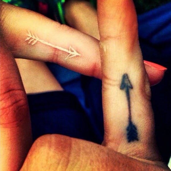 Black Color Arrow On One Finger With White Ink Arrow On Other Finger Tattoo