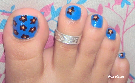 Black Flowers Toe Nail Art Design