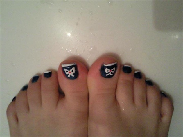 Black Nails With White Bow Nail Art For Toe