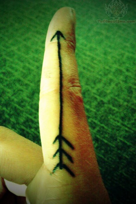 Dark Black Arrow Tattoo On Finger