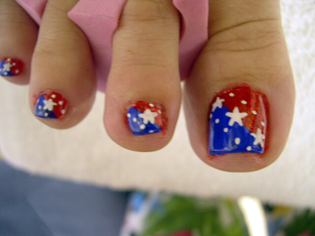 Funky Doted Fourth Of July Nail Art For Toe