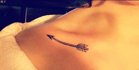 Gorgeous Arrow Tattoo On Right Shoulder For Men