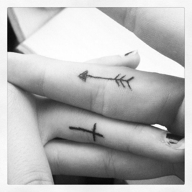 Lovely Little Arrow With Cross Tattoo On Fingers