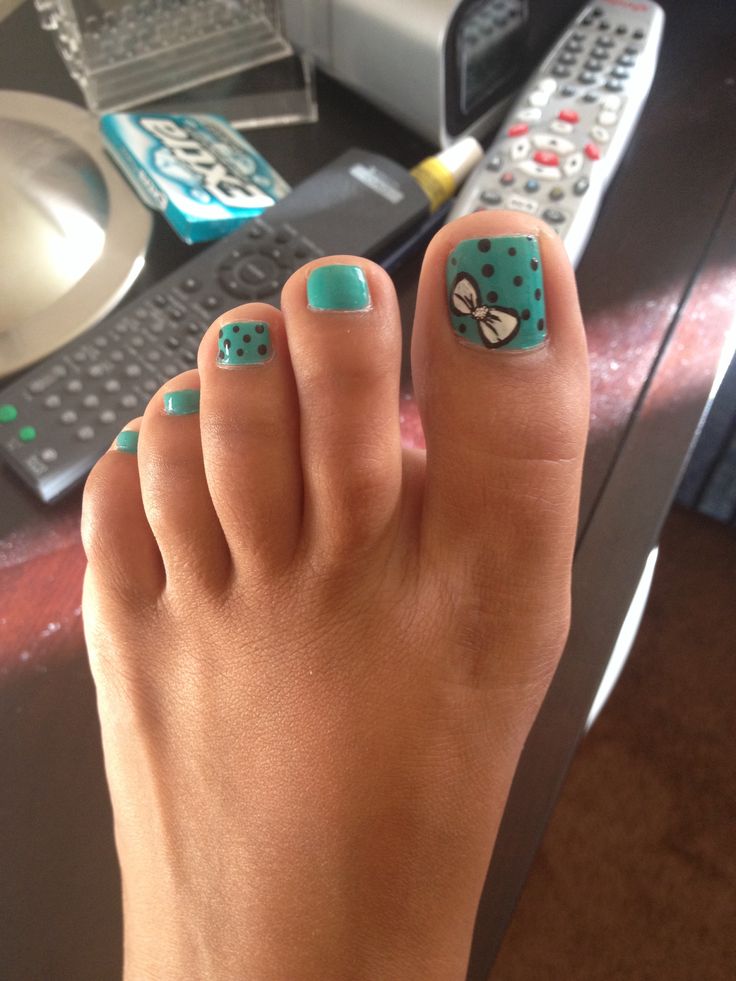 Mint And Black Polka Dots With White Bow Nail Design For Toe