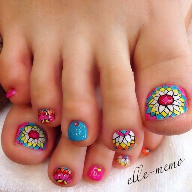 Mosaic Flowers Toe Nail Design