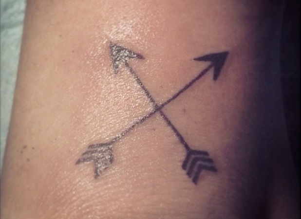 Two Black Crossed Arrows Tattoo Design