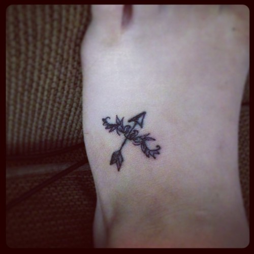 Very Pretty Bow And Arrow Tattoo On Foot