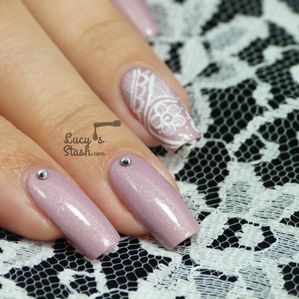 Accent White Lace Flower Nail Art Design