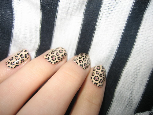 Adorable Leopard Print Nail Design