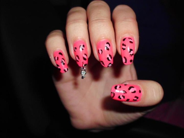 Beautiful Pink Leopard Print Nail Art