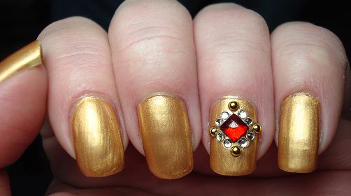 Classy Gold Metallic Nail Art With Accent Rhinestones Design