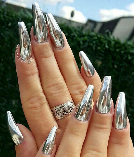 Silver Metallic Nail Art Idea