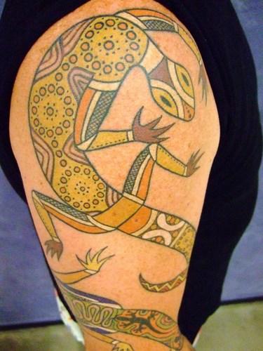 Aboriginal Tattoo On Man Right Shoulder