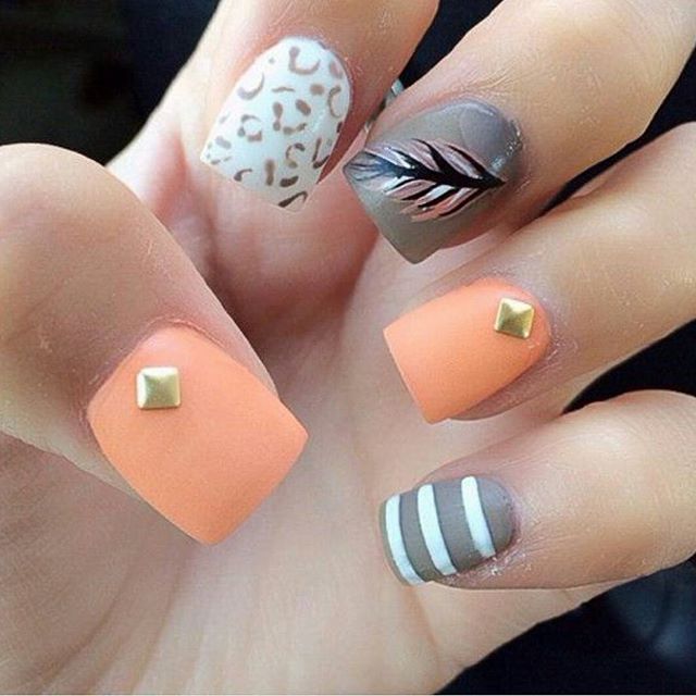 Accent Feather Nail Art Design