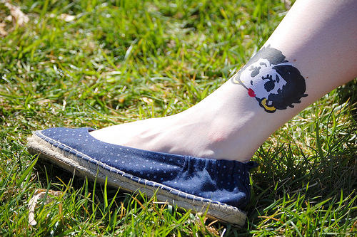 Betty Boop Head Tattoo On Leg