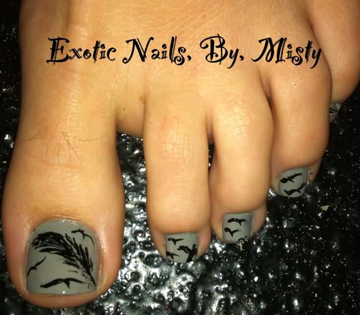 Black Feather And lying Birds Toe Nail Art