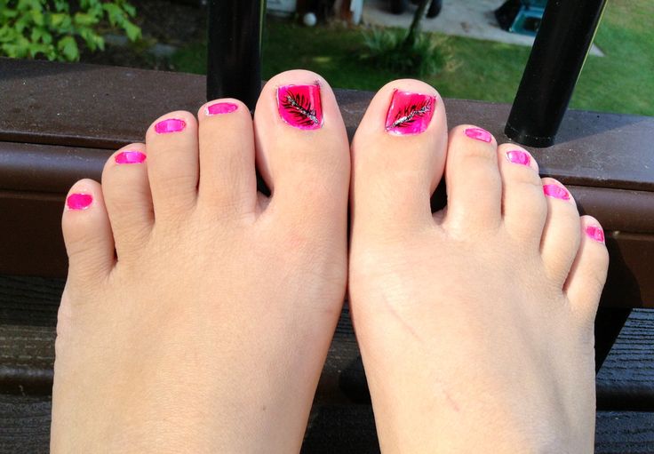 Cute Pink Toe Nails With Feather Nail Art