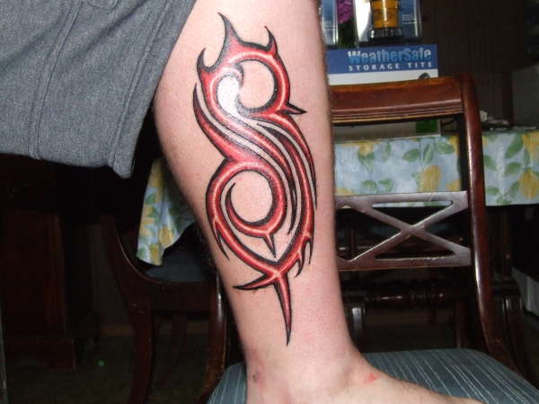 Beautiful Slipknot Red Color Tribal Logo Tattoo On Leg