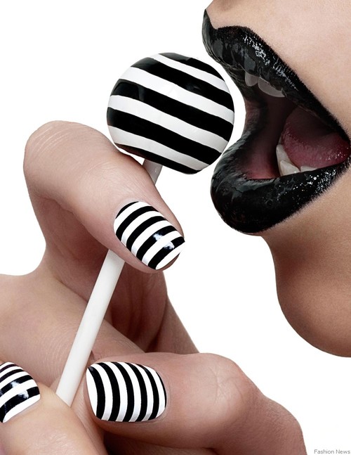 Black And White Acrylic Stripes Nail Art