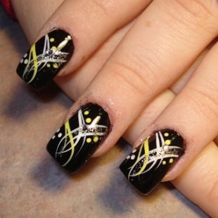 Black Nails With Silver And Yellow Stripes Design
