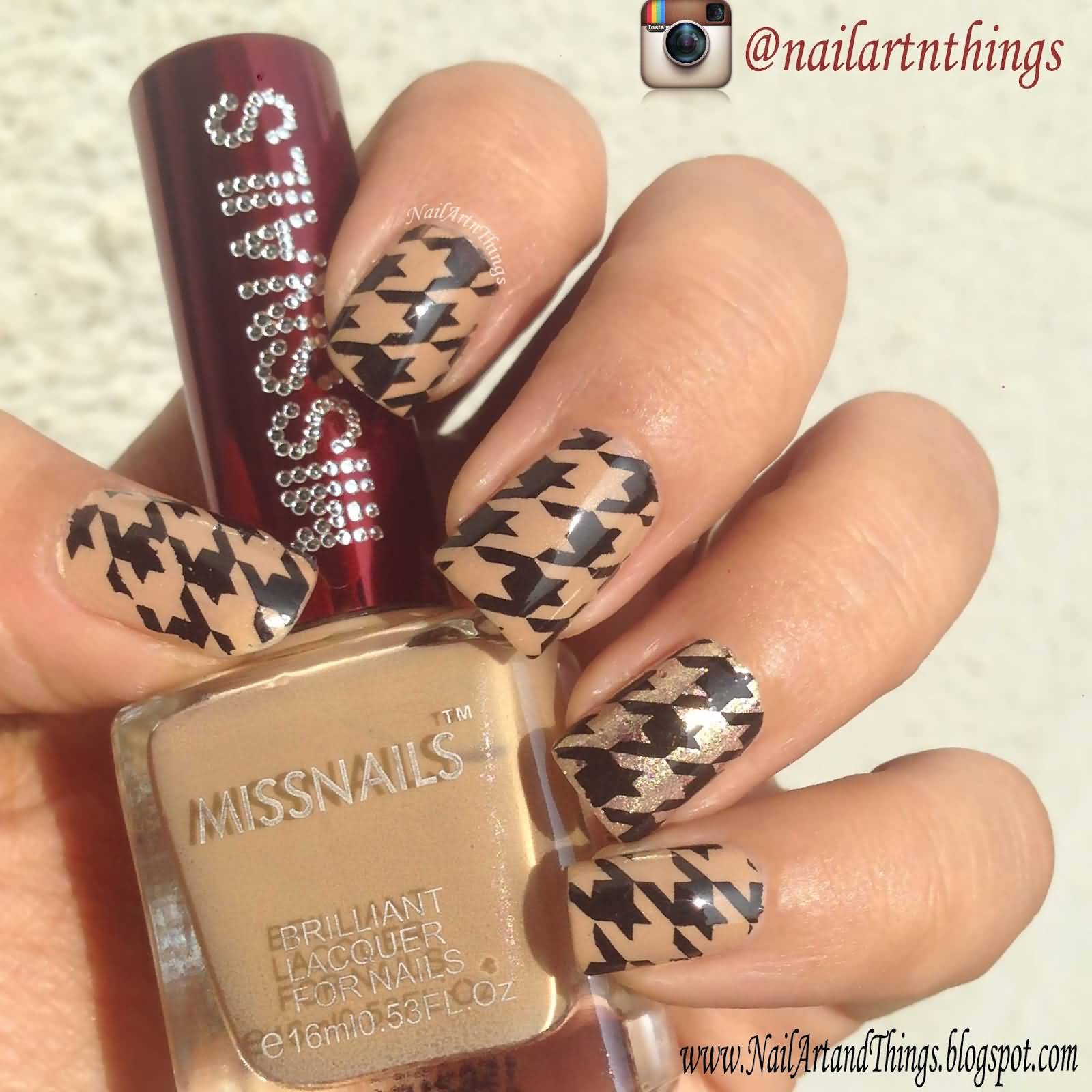 Brown Houndstooth Nail Art