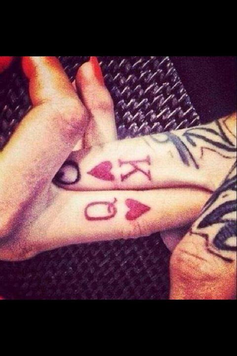 Matching King And Queen With Heart Matching Couple Tattoos On Fingers