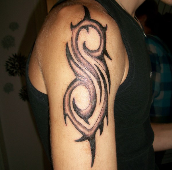 Nice Grey Color Slipknot Tribal Logo Tattoo On Right Shoulder