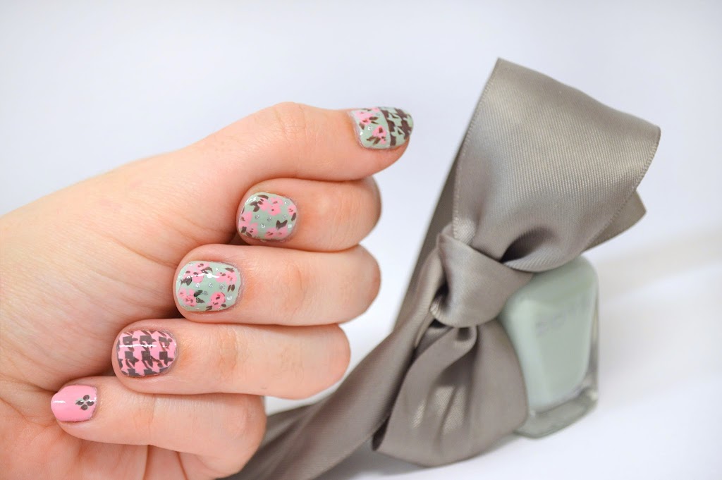 Pink Accent Houndstooth Nail Art