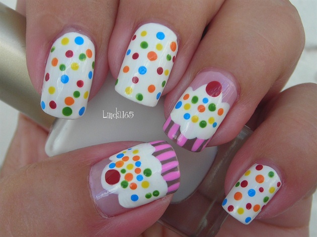 Polka Dots Cupcake Nail Art Idea