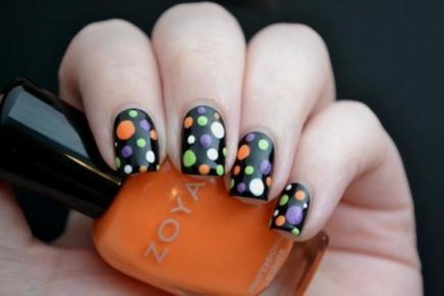 Polka Dots Halloween Nail Art Design