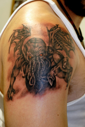 Red Eyes Cthulhu Tattoo On Right Shoulder For Men