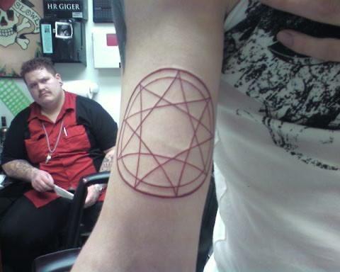 Red Inked Slipknot Star Tattoo On Bicep
