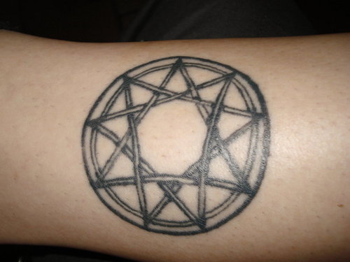 Simple Slipknot Star Tattoo