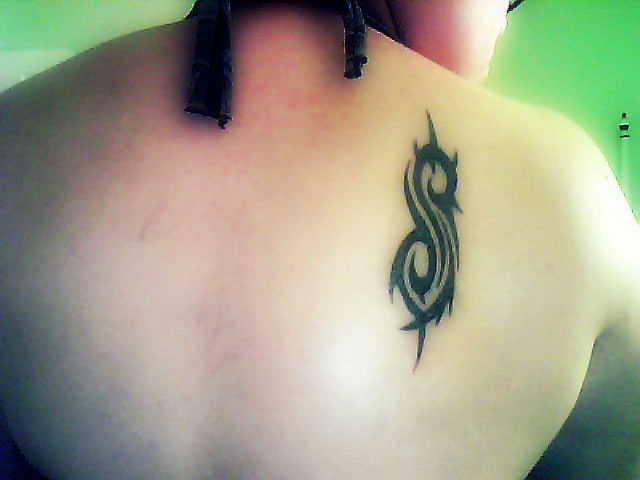 Slipknot Tribal Logo Tattoo On Right Upper Back By Shinigami742 D2zkcor