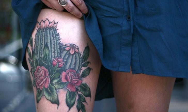 Traditional Cactus With Red Roses Tattoo On Thigh