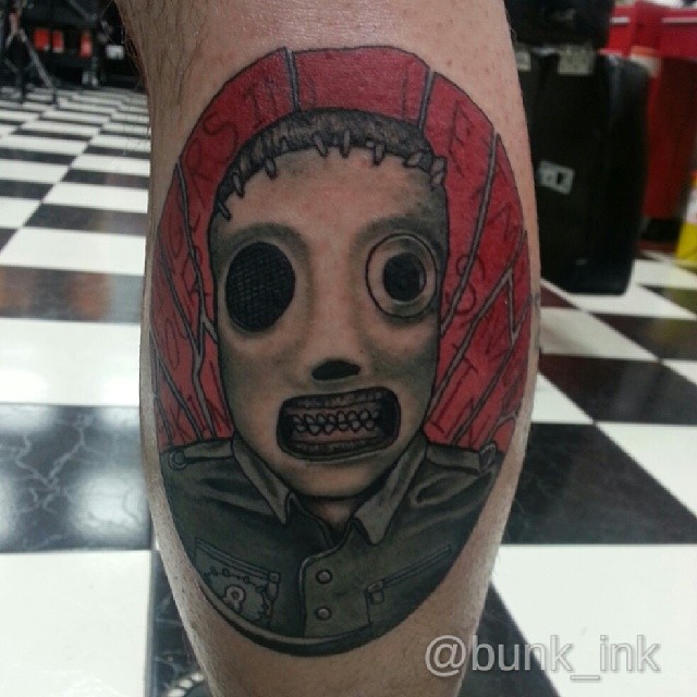 Wonderful Corey Face Of Slipknot In Circle Tattoo On Back Leg