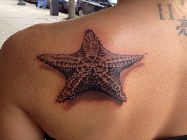 3D Grey Ink Starfish Tattoo On Back Left Shoulder