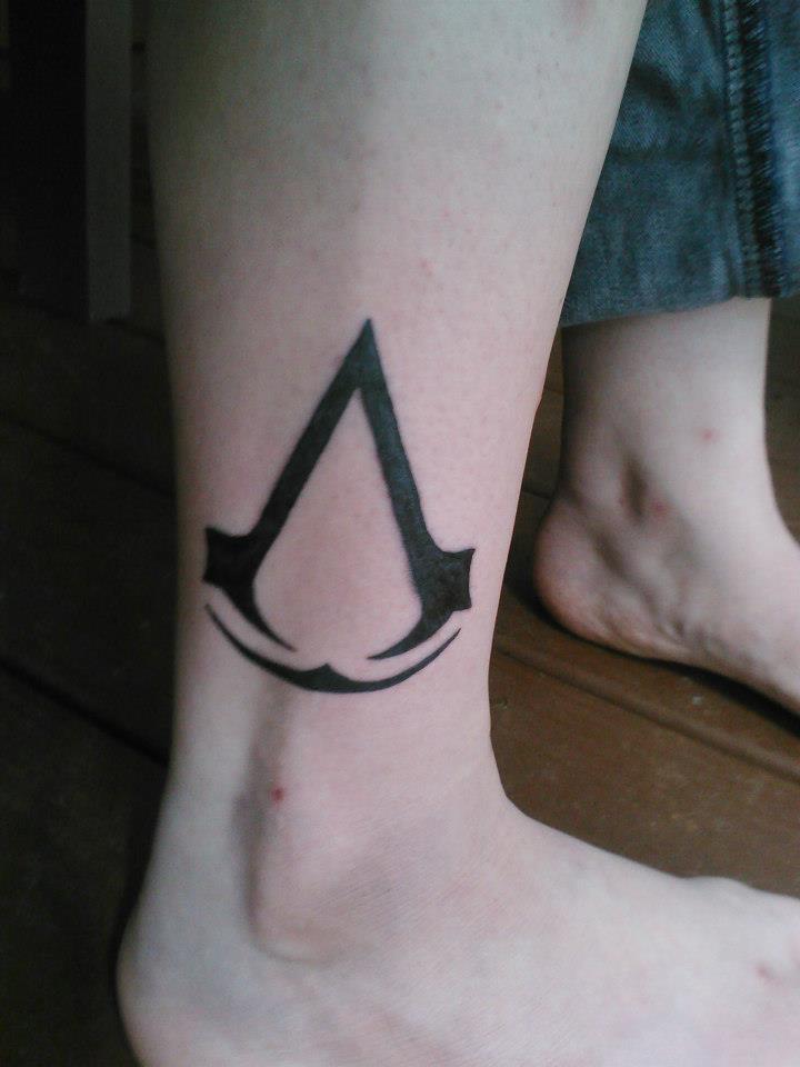 Assassins Creed Tattoo On Right Leg by Wildflowerz07