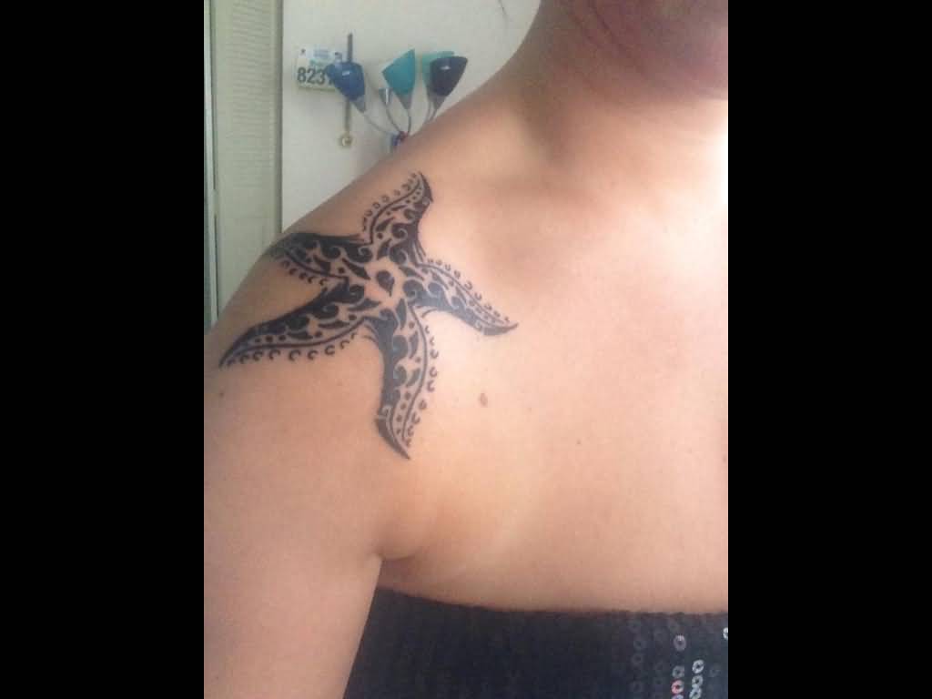 Black Ink Starfish Tattoo On Right Upper Shoulder