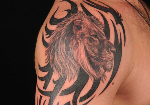 Realistic Lion Head With Tribal Design Tattoo On Right Shoulder