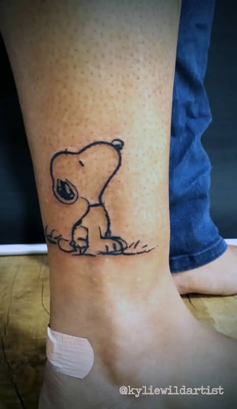 Simple Snoopy Tattoo On Leg