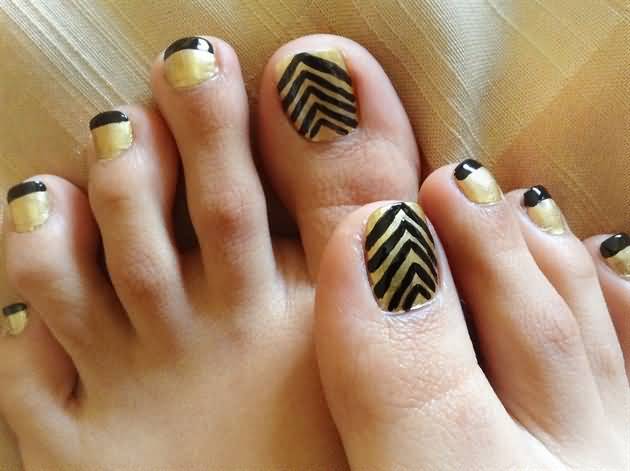 Black And Gold Chevron Design Toe Nail Art