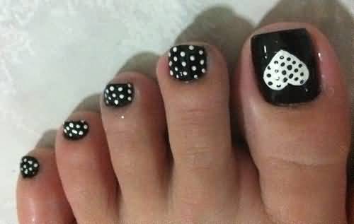Black And White Dots Design Toe Nail Art