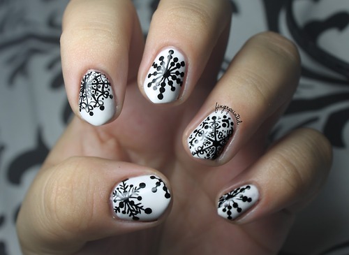Black And White Snowflakes Design Winter Nail Art