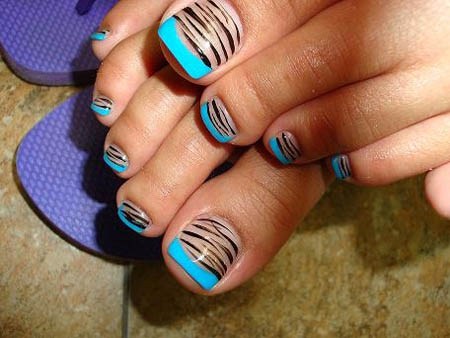 Black Stripes Toe Nail Art With Blue Tip Design