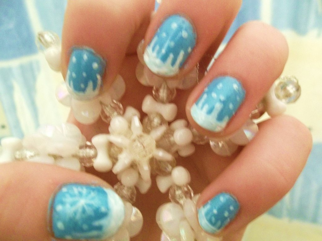 Blue And White Snowflakes Design Winter Nail Art