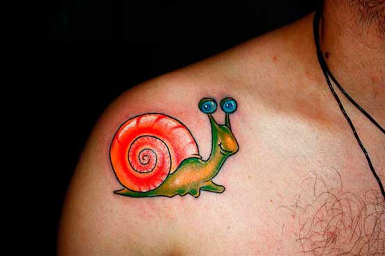 Cute Color Ink Snail Tattoo On Right Shoulder For Men