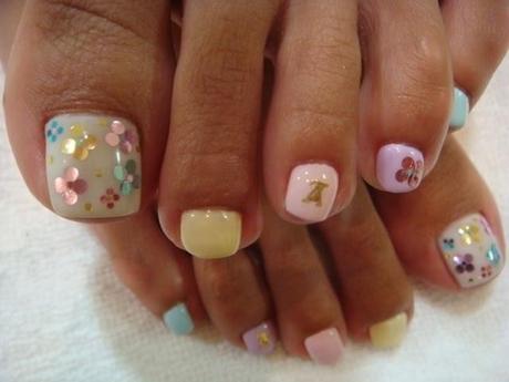 Glitter Flowers Toe Nail Art Design
