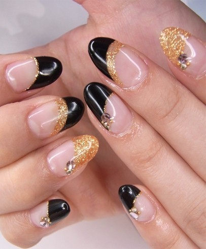 Gold Glitter And Black Glossy Winter Nail Art Design Idea